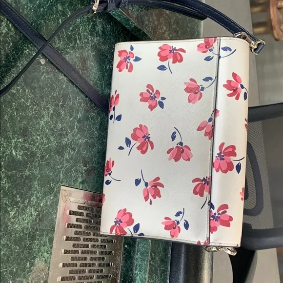 Kate Spade Carson Convertible Crossbody Bag - Picture 2 of 2